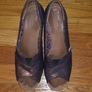 Tom's Qomen's Peep Toe Wedges with Rose Gold Sheen